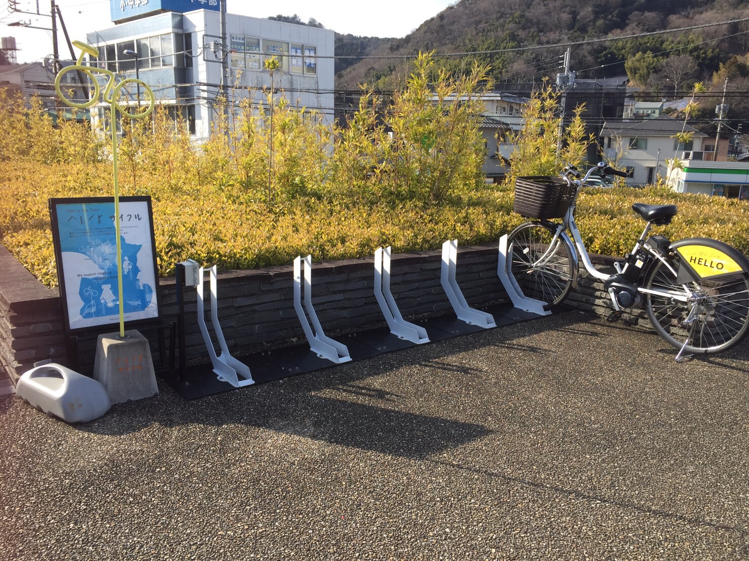 修善寺駅北口にあるレンタサイクル。アプリで利用が可能です