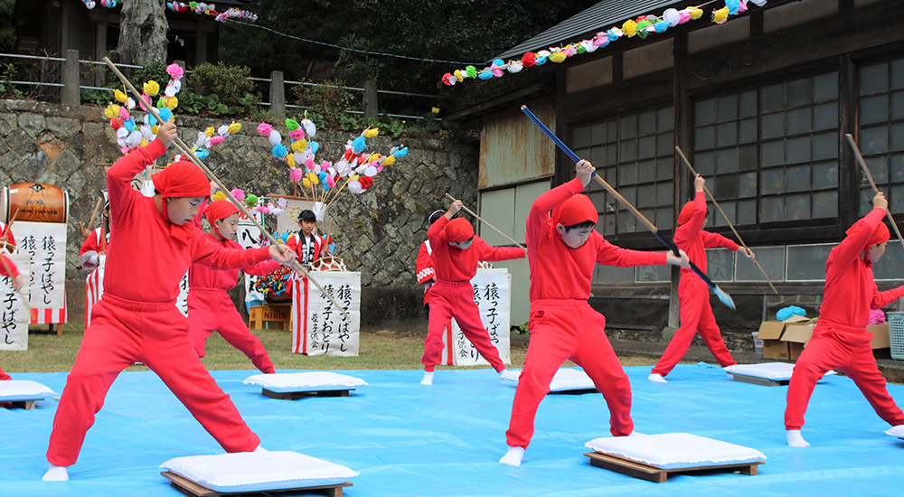 出崎神社猿っ子踊り