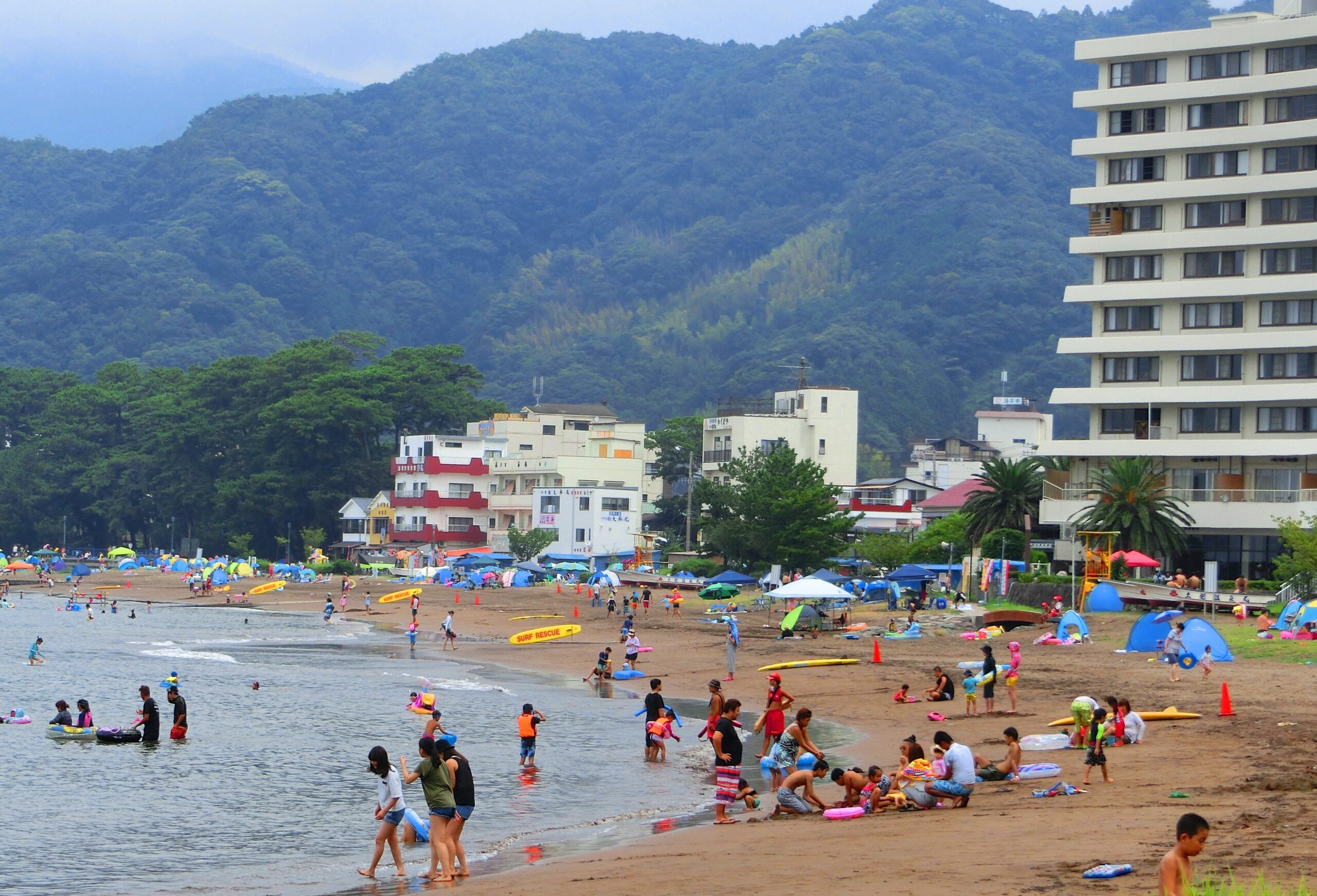 https://b-izu.com/wp-content/uploads/2026/07/01_土肥海水浴場-scaled.jpg