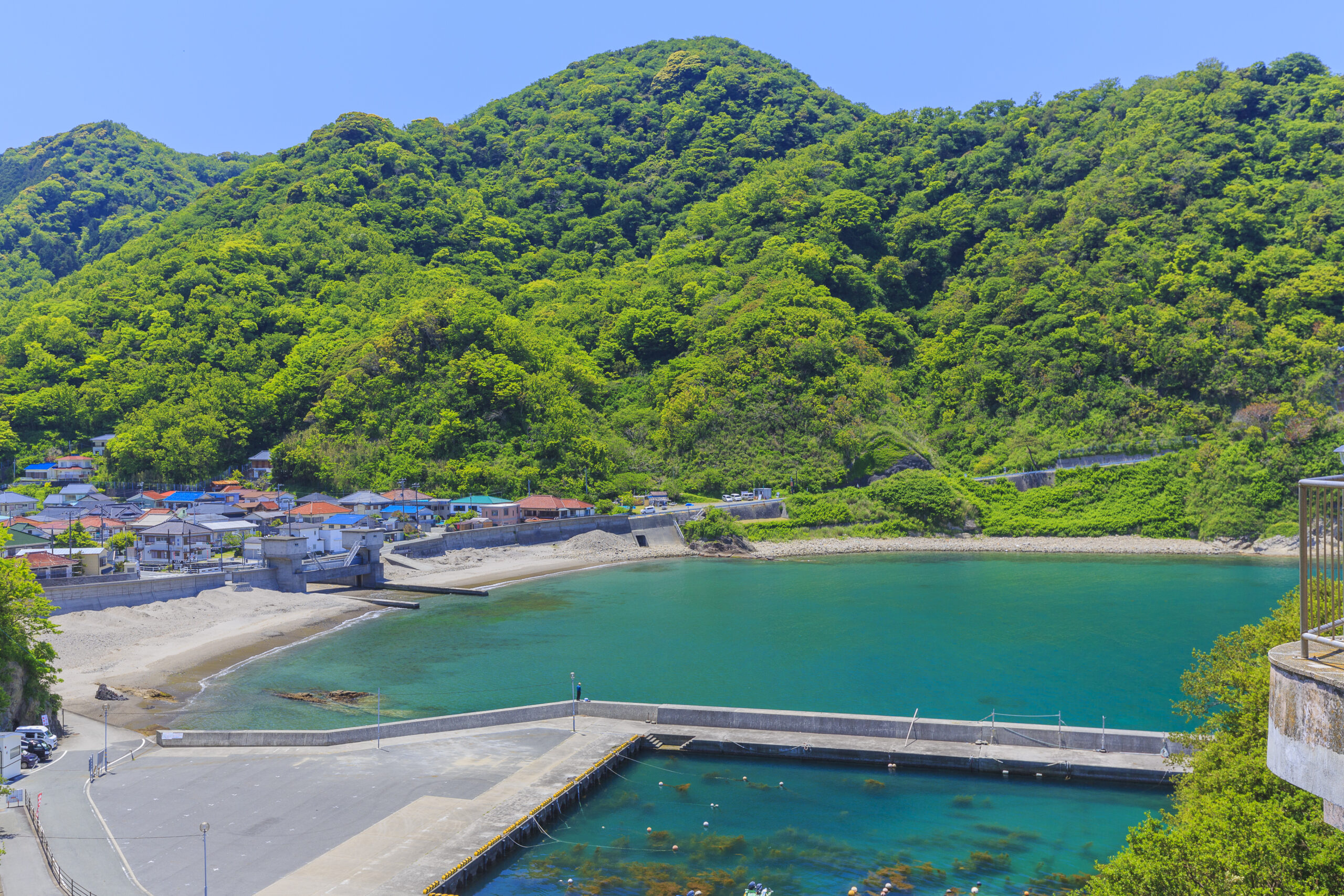 https://b-izu.com/wp-content/uploads/2026/07/石部海水浴場-scaled.jpg